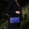 Sac pochette en cuir bleu